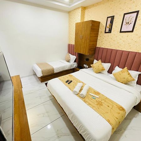 Hotel Avenue Sky Ahmedabad Exterior photo