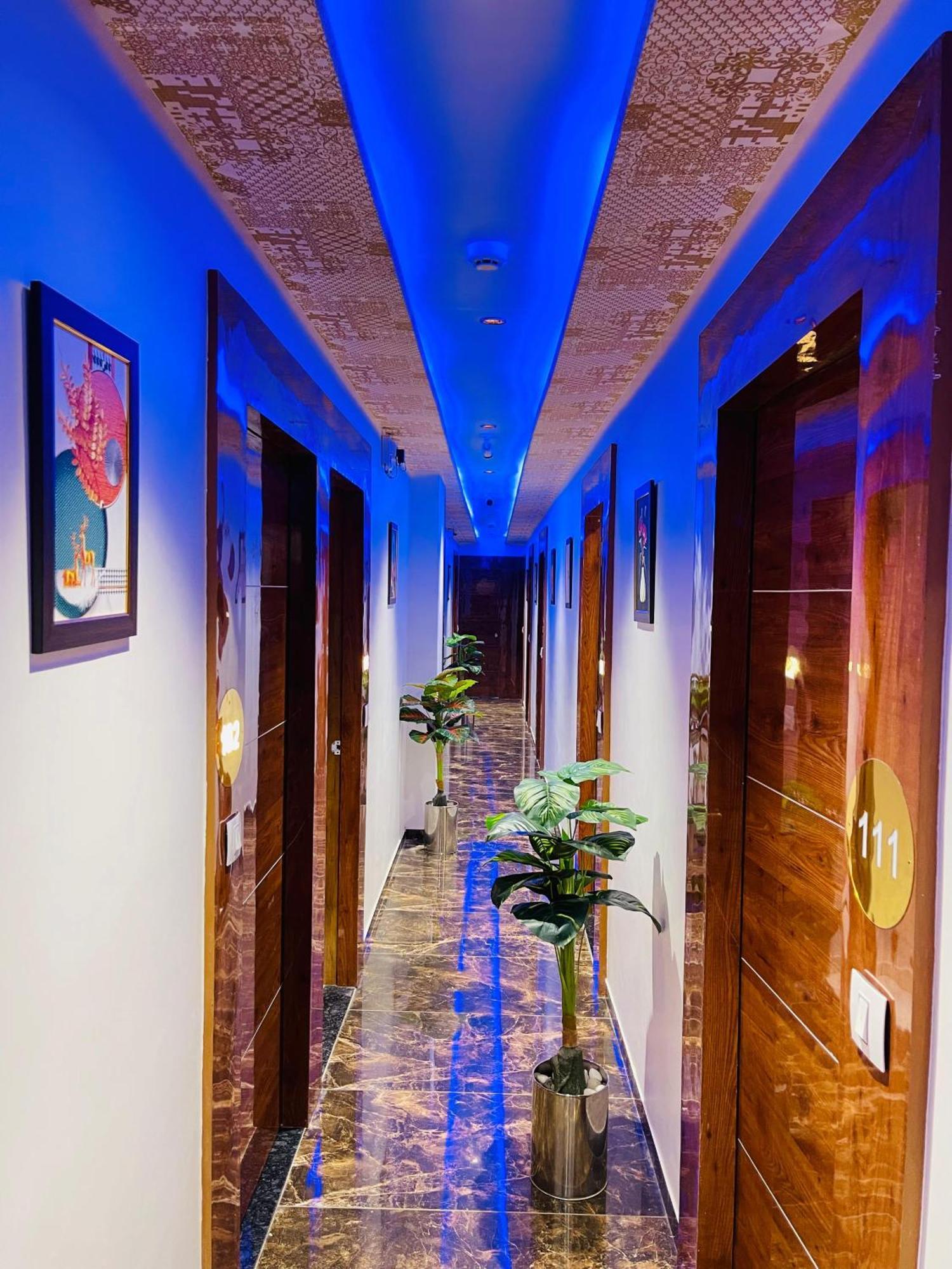 Hotel Avenue Sky Ahmedabad Exterior photo