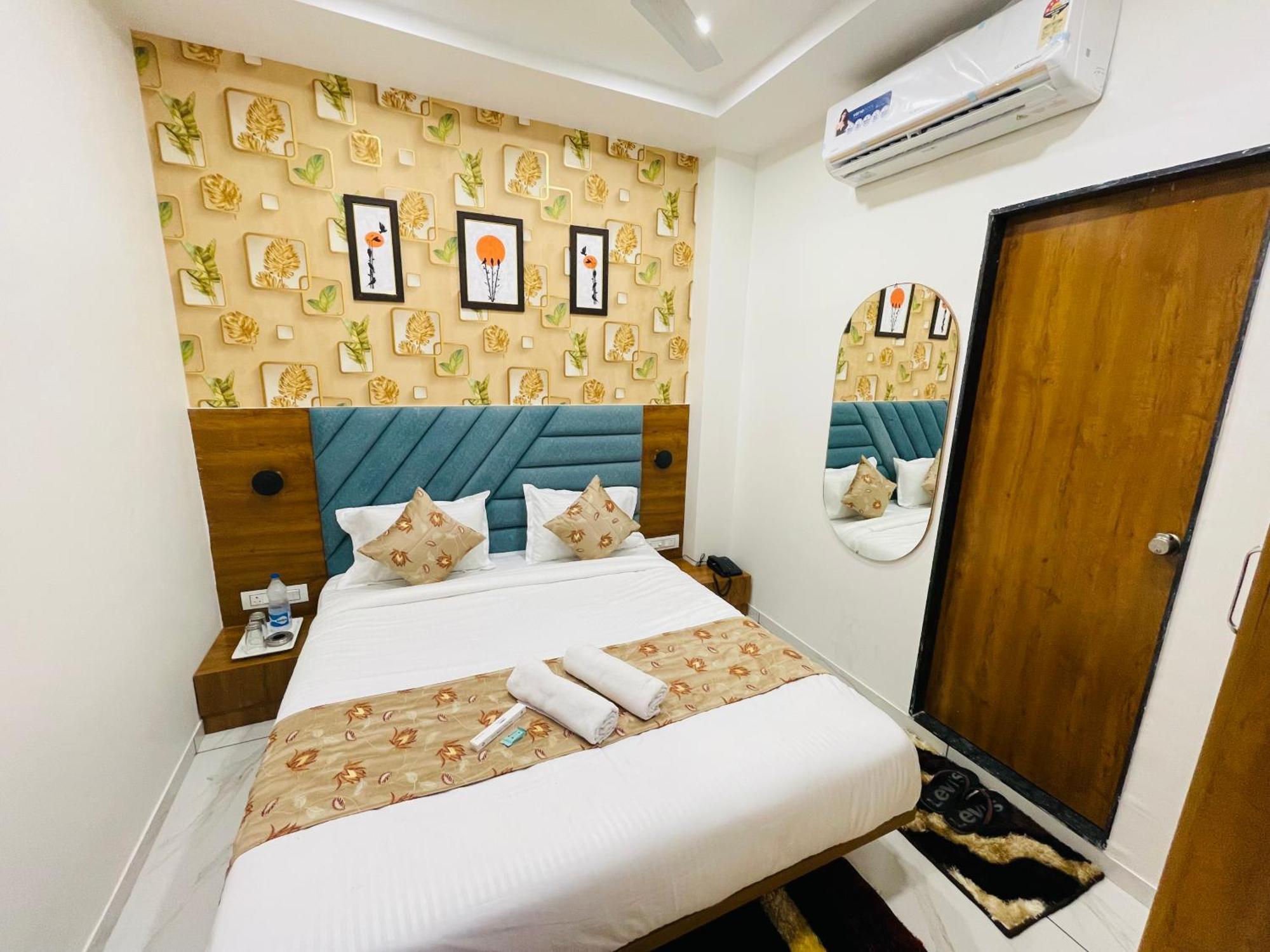 Hotel Avenue Sky Ahmedabad Exterior photo