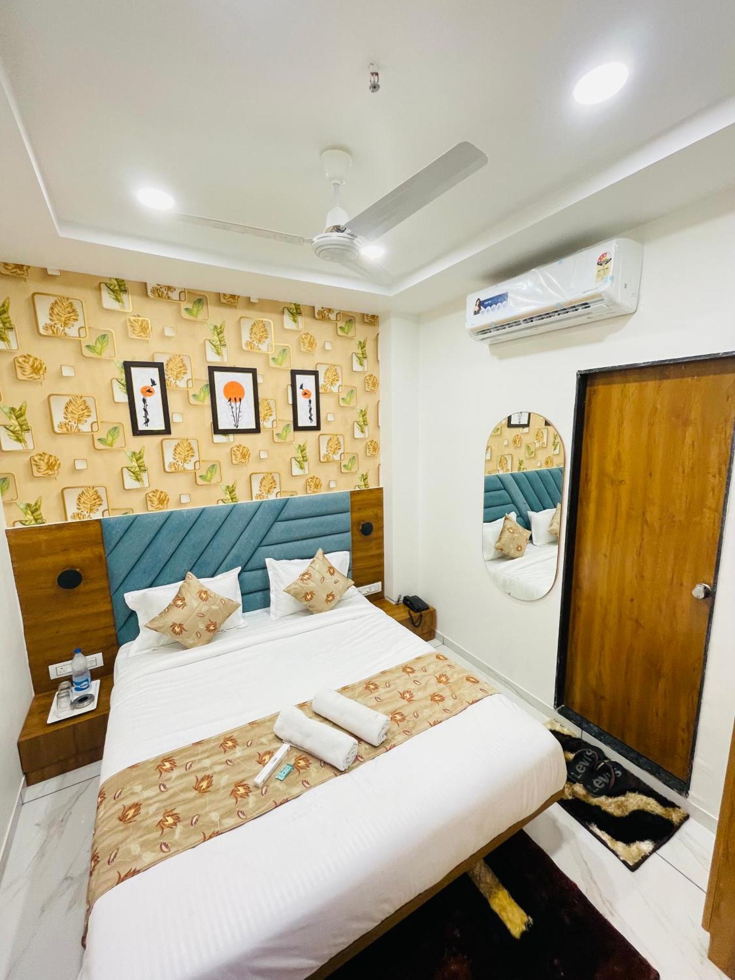 Hotel Avenue Sky Ahmedabad Exterior photo