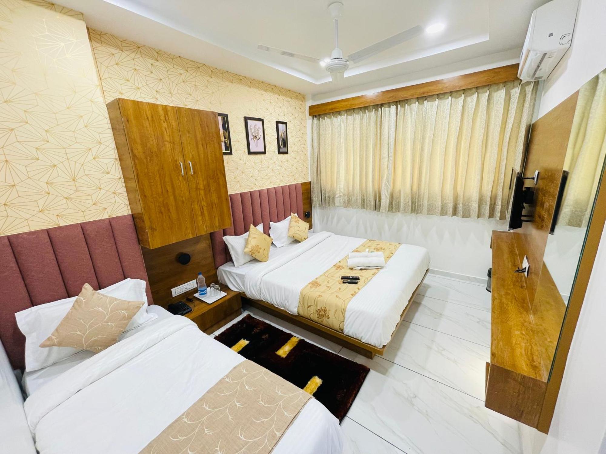 Hotel Avenue Sky Ahmedabad Exterior photo