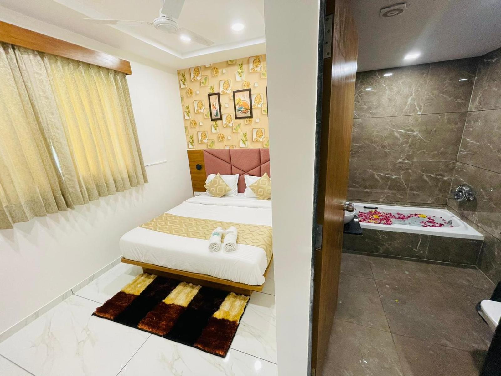Hotel Avenue Sky Ahmedabad Exterior photo